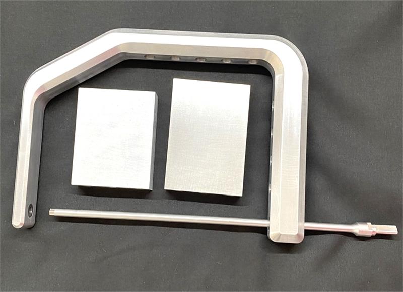 How does the CNC machine use the tool compensation principle to eliminate the processing error?